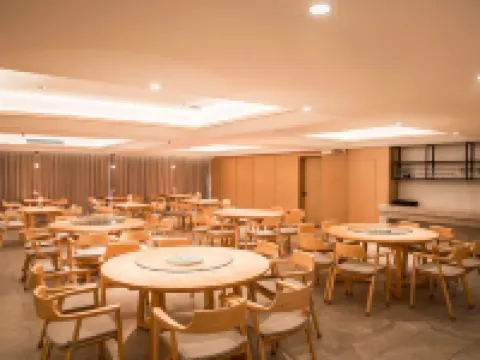 Ramada Encore By Wyndham Jiusuo Down Town Hotel a Ledong