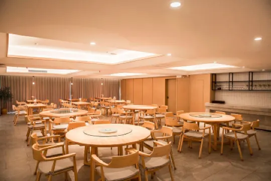 Ramada Encore By Wyndham Jiusuo Down Town