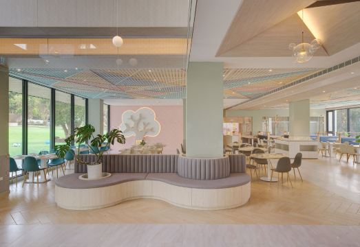 Shineworld11의 아늑하고 편안한 침실 내부