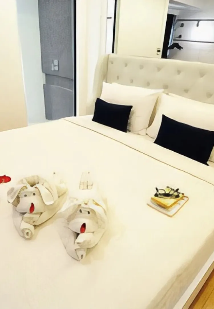 ห้องดีลักซ์ เตียงใหญ่ 1 เตียง