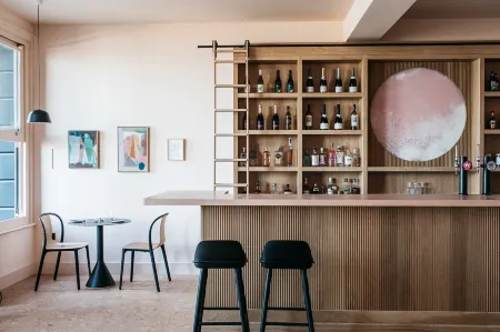 Port Hotel Отели рядом с достопримечательностью «Бичи-Хед»