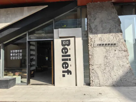 Z City Luxury Hotel Отели рядом с достопримечательностью «Qiucheng City Ruins»