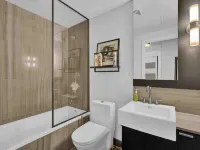 Holiday Boutique Suites Hotel berhampiran Pusat Enercare