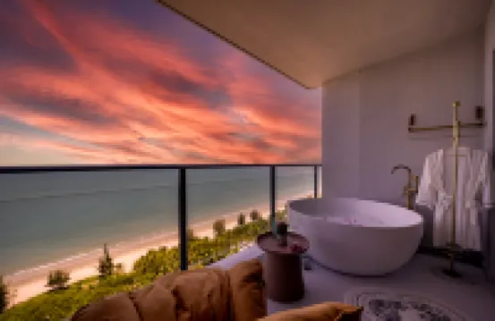 Sanya Longqi Seaview Design Homestay (Sanya Bay Coconut Dream Corridor Store)