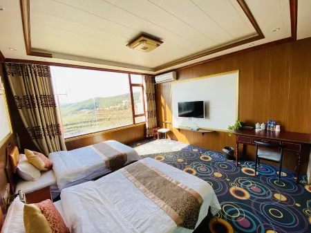 Red Clay People's Hotel Отели рядом с достопримечательностью «Dongchuan Red Land»