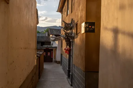 Shaxi MoYeHomestay Отели рядом с достопримечательностью «Stage at Square Street»