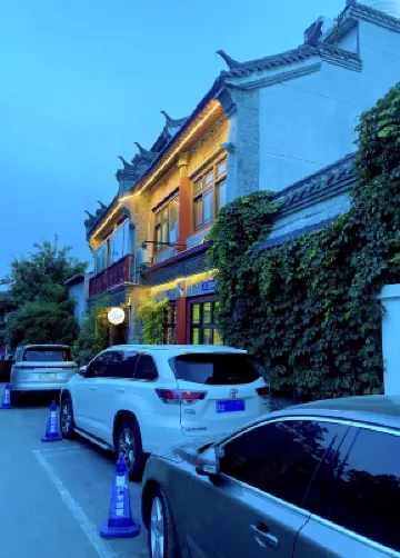 Dongdu 13th Room (Cross Street Luoyi Ancient City Store) Hotel di 