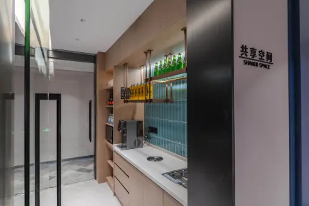 Laika Hotel (Shenzhen Convention & Exhibition Center Gangxia Subway Station) Отели рядом с достопримечательностью «Yuanmingyuan Park»