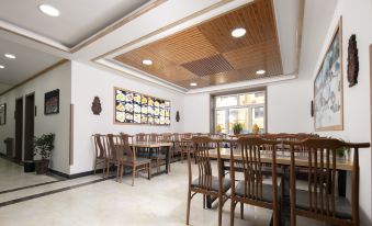 Xuebao Hotel in Erlanghe, Snow Town