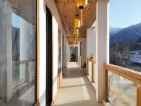 向雲端民宿（翠華山店） 翠華山附近的飯店