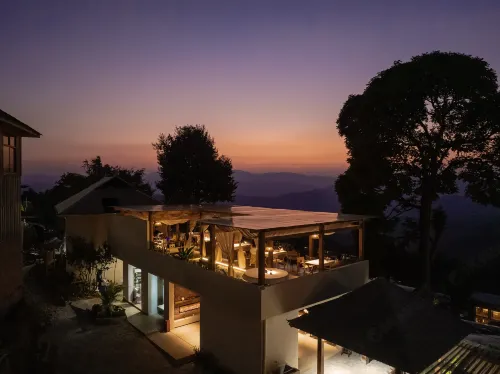 Shishi Homestay (Jingmai Mountain Ancient Tea Forest Scenic Area Manghong)