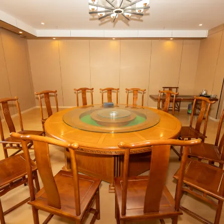 Elong Universal Hotel (Jiaozuo Mengzhou East Ring Road Branch)