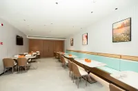 Youyi Crystal Hotel (Qinzhou Port Plaza)