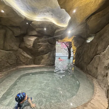 Nanqiao Qingcheng Hot Spring & Cinema Hotel (Dujiangyan Scenic Area Branch)