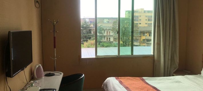 Hongfeng Hotel Hotel a Zitong