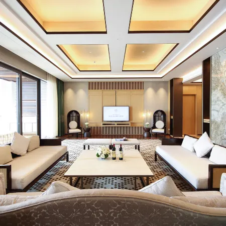 XIHU RESORT HOTEL Отели рядом с достопримечательностью «Пляж Индепенденс»