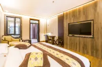 Weichang Mulan Culture Park Train Hotel - balcony