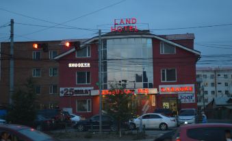 Land Hotel
