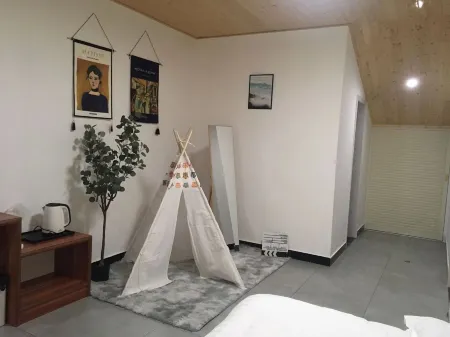 Xinchang Manqi Yating Homestay (Nineteen Peaks Branch) Отели рядом с достопримечательностью «Qianzhang Canyon»