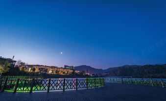 Tianquan Lakeside Cloud Hotel