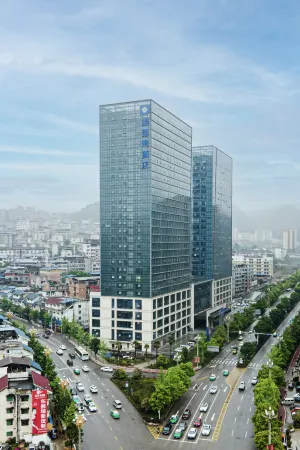 Wyndham Kaili Downtown Отели рядом с достопримечательностью «Kaili Miao-Dong Customs Park»