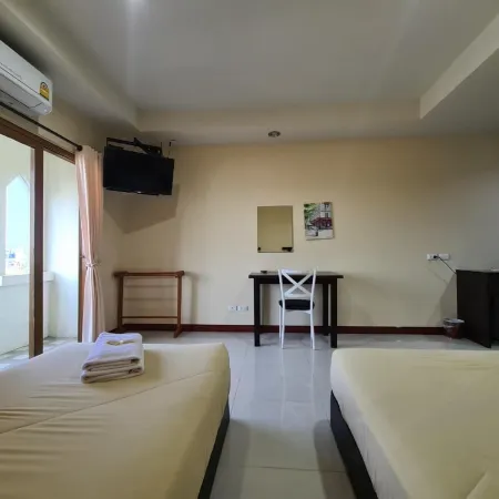 AmornSukhothai Hotel Отели рядом с достопримечательностью «Автовокзал Sukhothai»