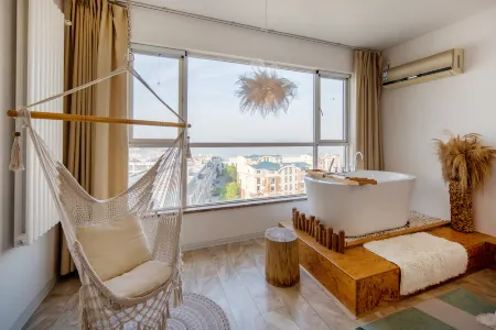 Floral Hotel·Qiyue Hotel (Qingdao Olympic Sailing Center May 4th Plaza store) Отели рядом с достопримечательностью «Qingdao Administrative Institute»