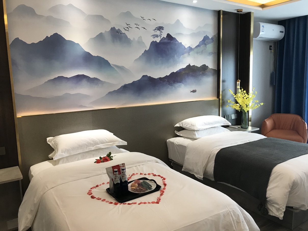 Junlan Yuejing Hotel (Yinchuan Yuehaiwan CBD Lanshan Park) Hotel Overview