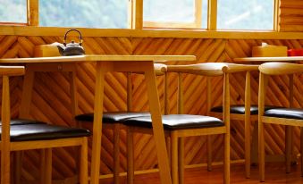 Deqin Guyu Huating Inn