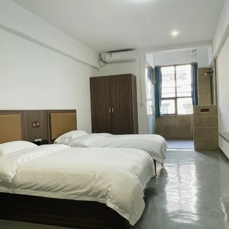 Zhanjiang Yuexin Hotel (Lingnan Normal University Branch, Zhanjiang Republic of China Style Street)