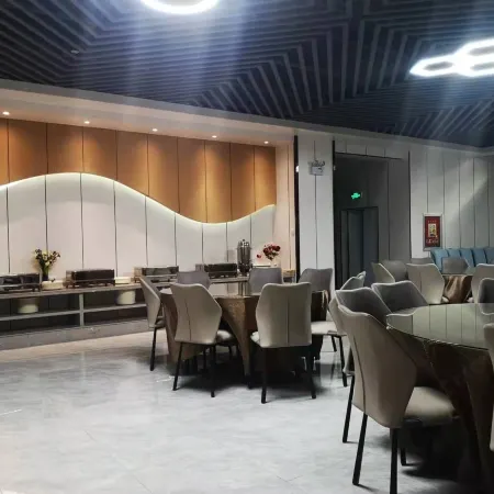 Xinhua Theme Hotel