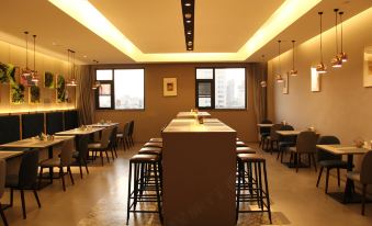 Homeinn Selected Hotel (Zhoukou Qiyi Road Wuyi Square)