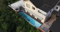 ROLLZ Yeluzi Hotel - Pools