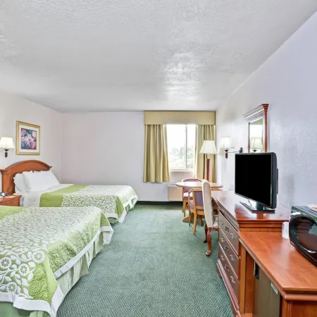 Days Inn & Suites by Wyndham Fullerton