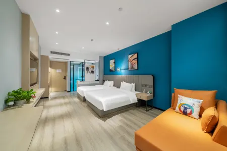 H·Smart Haozhi Hotel Отели рядом с достопримечательностью «Giant Buddha in Rong County»