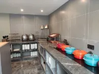 Homeinn Hotel (Xuchang Bayi Road Fat Donglai Angel City) - 2 tähden