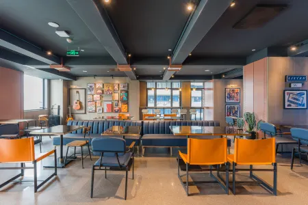 Atour S Hotel Chongqing Jiefangbei Hongyadong  riverview Отели рядом с достопримечательностью «Lanyuan»