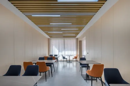 Jiadu Business Hotel (Wuyue Plaza Branch), Ruian Отели рядом с достопримечательностью «CPC Rui'an Committee Party School»