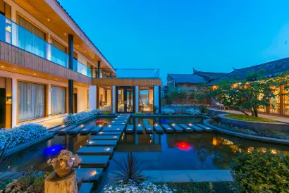 Lijiang Yueyangli garden Swimming Pool designer's home stay