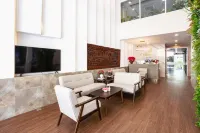 Joli Hotel