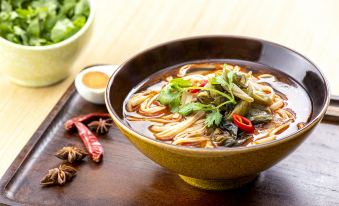 5. 홀리데이 인 익..