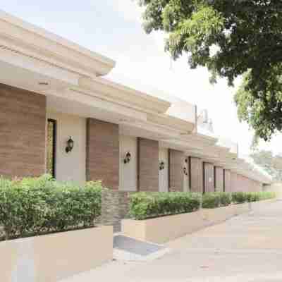 レッドドアーズ プレミアム アット ワイヤレス マンダウエ セブ Hotel Exterior