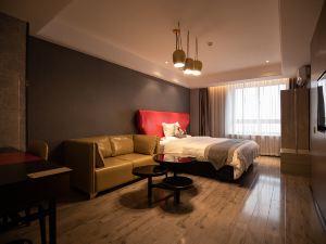 Romantic Manwu Hotel (Hengyang High-speed Railway Station Wuhu Wanda Shop)