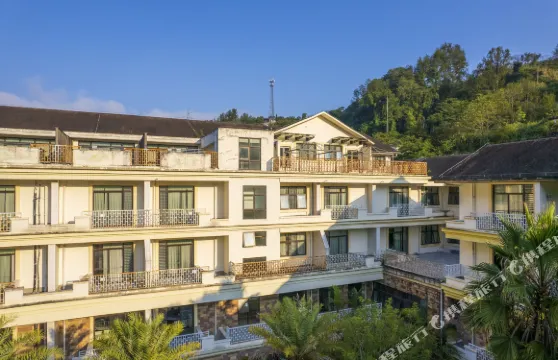 龍陵邦臘掌温泉度假酒店