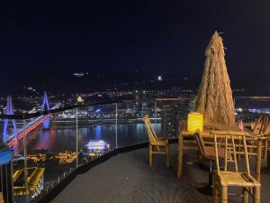 Yunqi River View Terrace Hotel