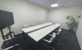 Qingfeng Xiaozhu Hotel