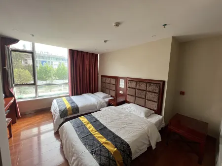 Yuexin Hotel Yongjing Отели рядом с достопримечательностью «Yongjing Liujiaxia Konglong Museum»