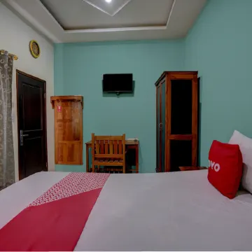 Hotel O Sahabat Syariah Near Plasa Telkom Bawean