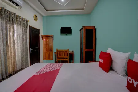 Hotel O Sahabat Syariah Near Plasa Telkom Bawean