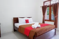 RedDoorz @ BaleEja Syariah Senggigi Отели в г. Західний Ломбок